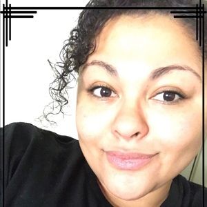 Meet your Posher, Ella